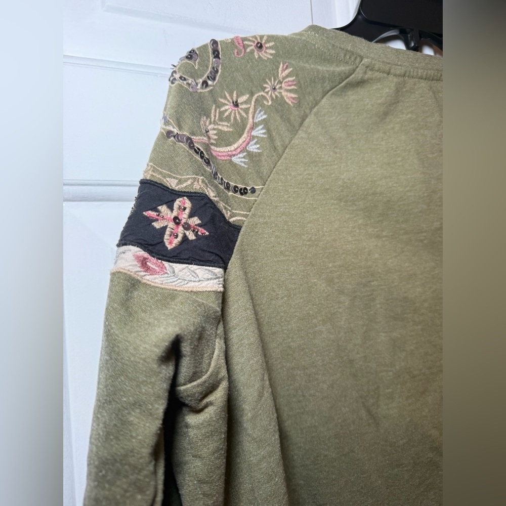 Soft Surroundings Embroidered Sequins Crew Illimani Sweatshirt Green Medium Boho - Picture 7 of 9